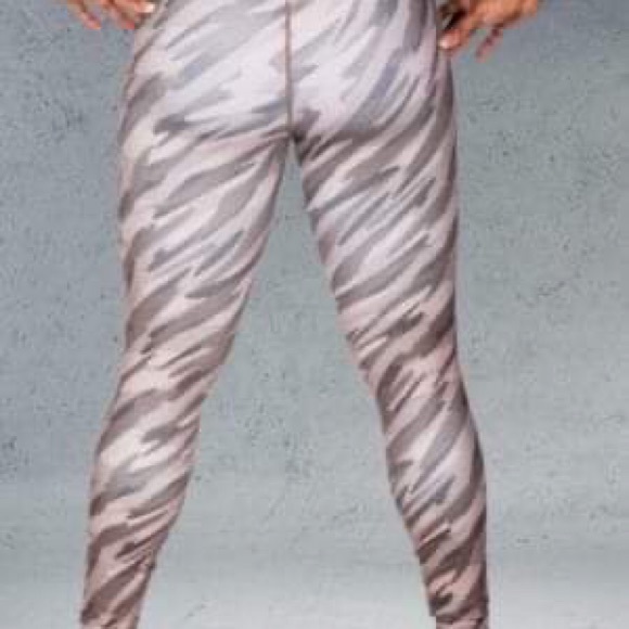 Grrrl Next Level Untouchable Leggings - Picture 4 of 4